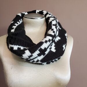 Xhilaration Tube Scarf Neck Warmer Black White Fairisle Knit Gaiter Fleece Lined